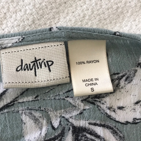 Daytrip Hi-Low Long-Sleeved Dress - Picture 4 of 7